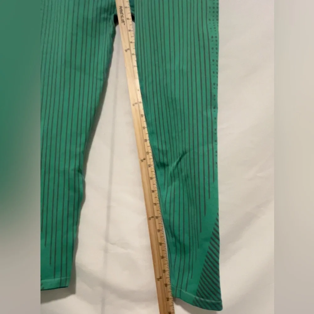 Fabletics Teal MEDIUM Leggings and SMALL Top Set - Picture 8 of 13